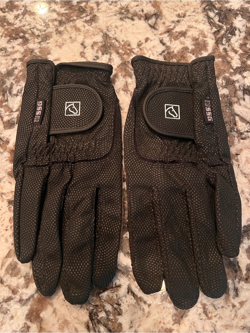 SSG soft Black Riding Gloves Breathable Grip Gloves New (only tried on) size 6